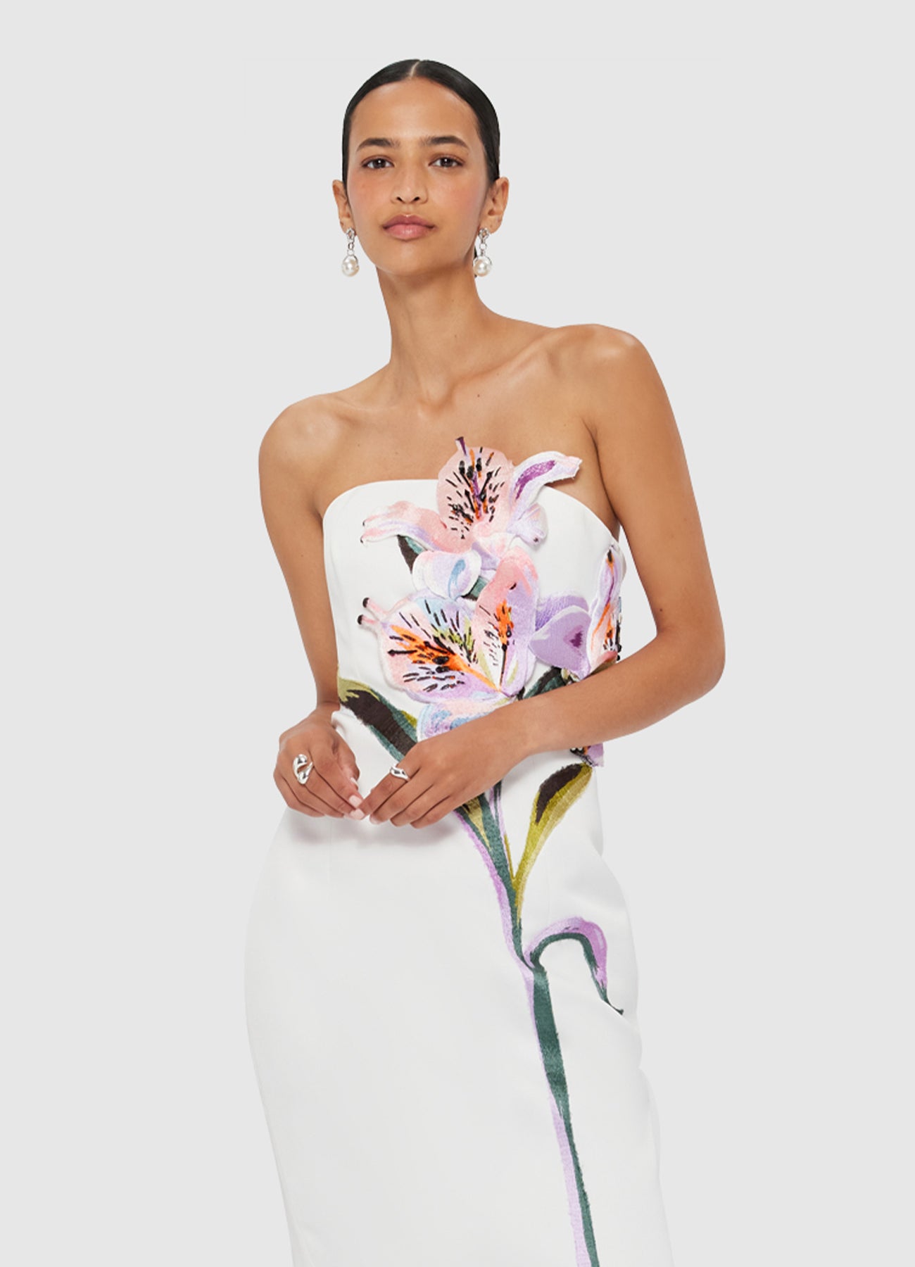 【Leo Lin】Rayna Applique Floral Maxi Dress Rayna Appliqué Floral Maxi Dress - Lily Print in Snow – LEO LIN